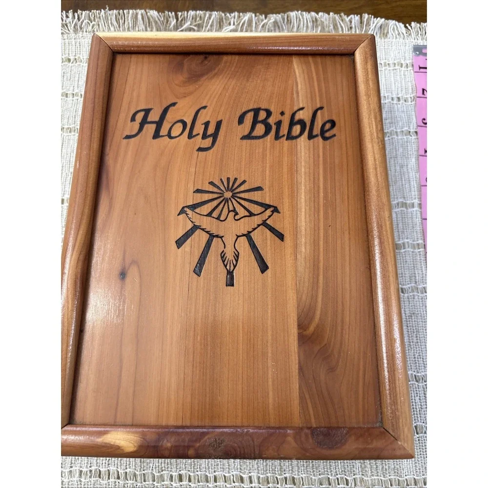 🔥 Vintage • Cedar Box Wooden Storage Case With Holy Bible • King James Version